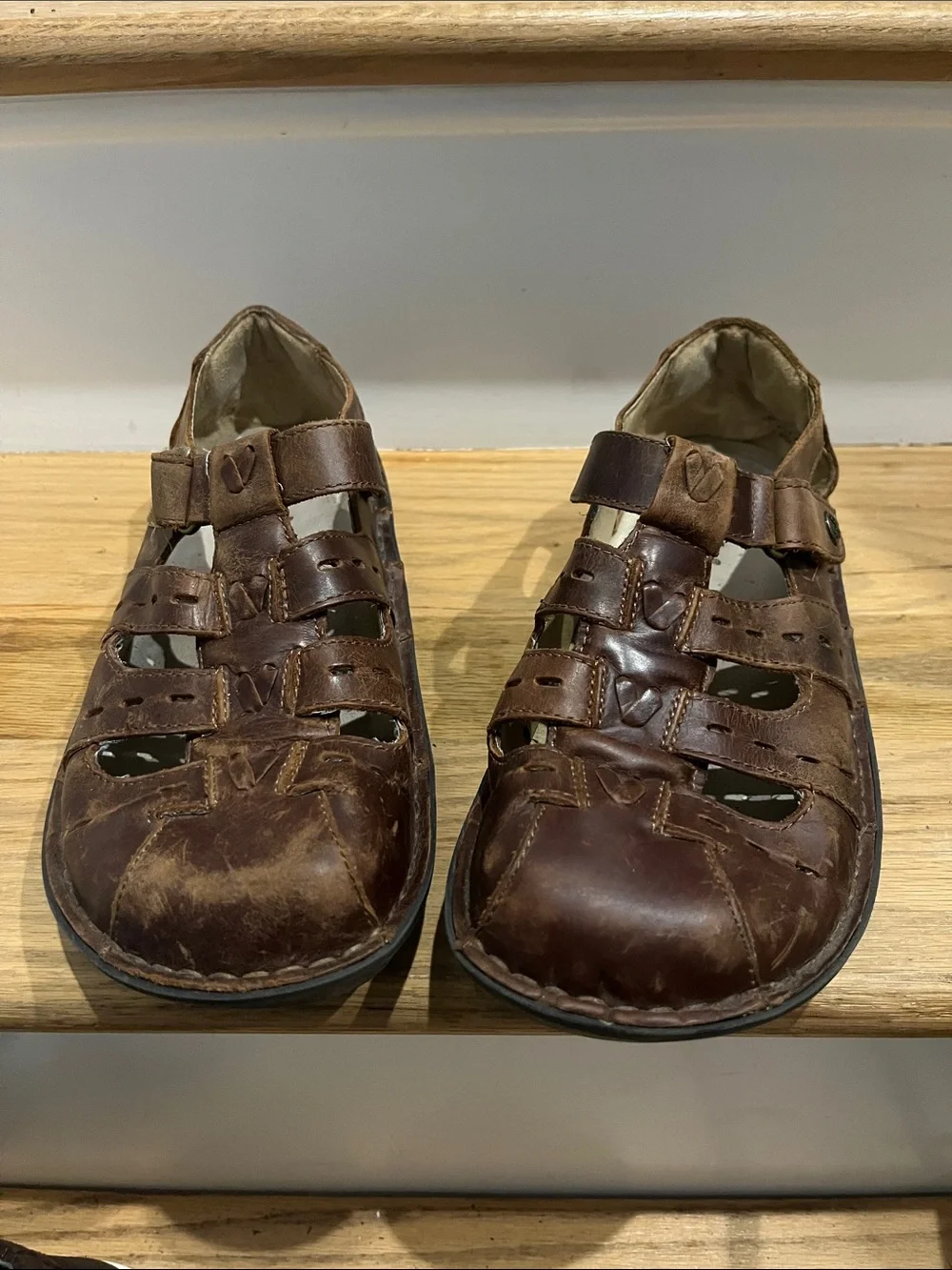 Alegria Men's Brown Leather Fisherman-Style Sandals